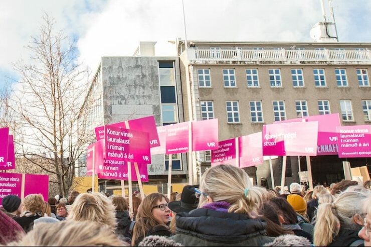 Image for Icelandic women leave work 14% early to protest 14% pay gap