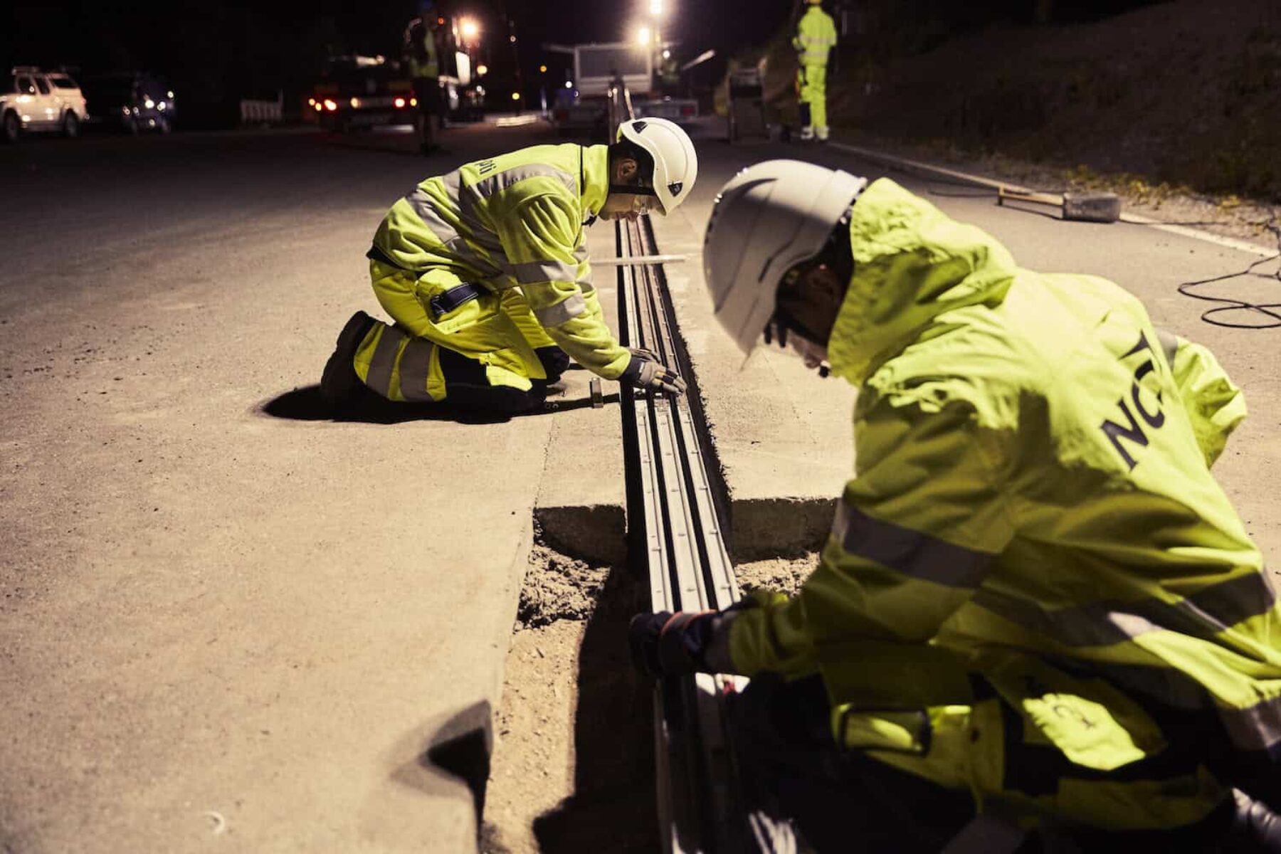 Image for Sweden: world’s first electrified road charges vehicles as they drive