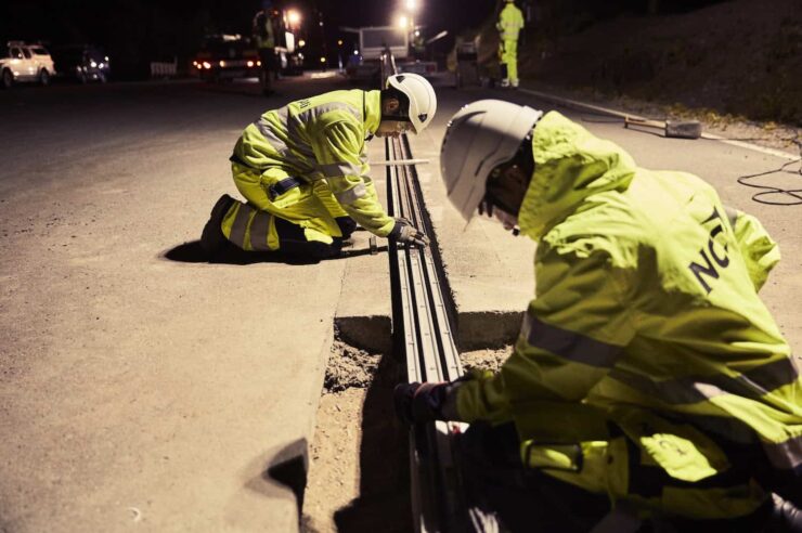 Image for Sweden: world’s first electrified road charges vehicles as they drive