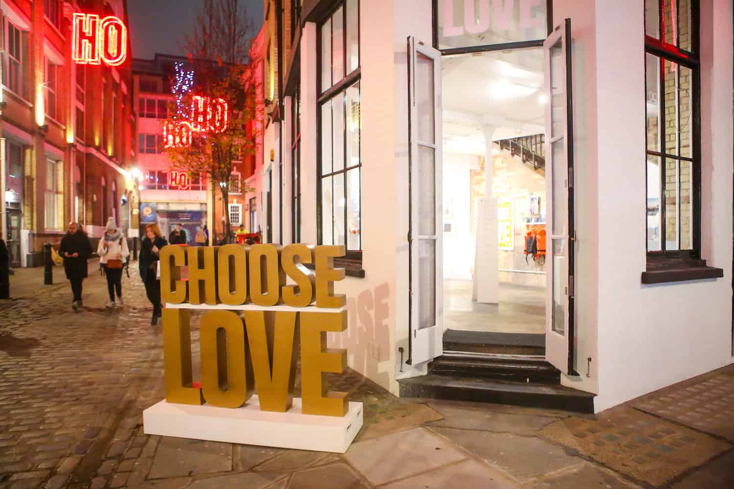 The London shop that sells Christmas gifts for refugees - Positive News