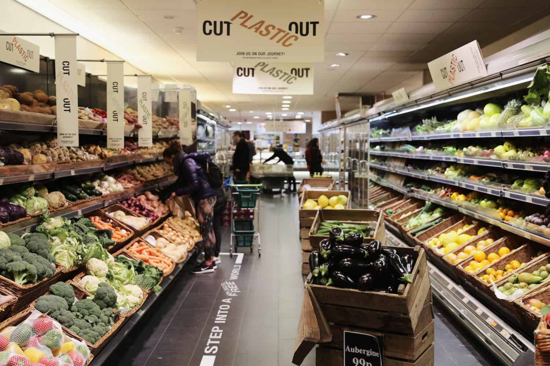 Image for London supermarket becomes one of the first mainstream chains to introduce plastic-free zones