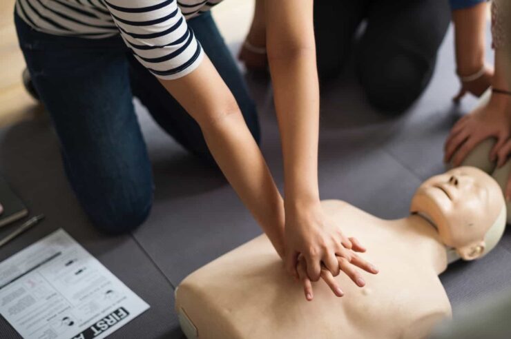 Image for All schoolchildren in England to learn CPR and basic first aid by 2020