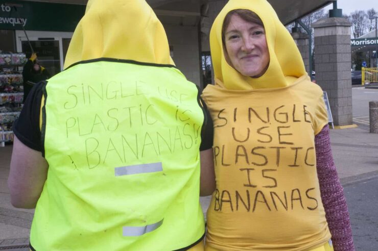 Image for Hundreds take part in UK’s first supermarket plastic mass ‘unwrap’