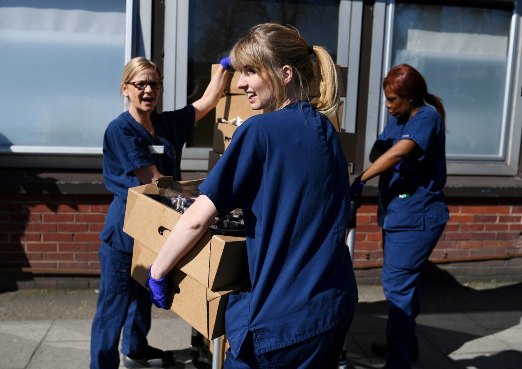 700,000 people sign up to the NHS coronavirus volunteer army ...