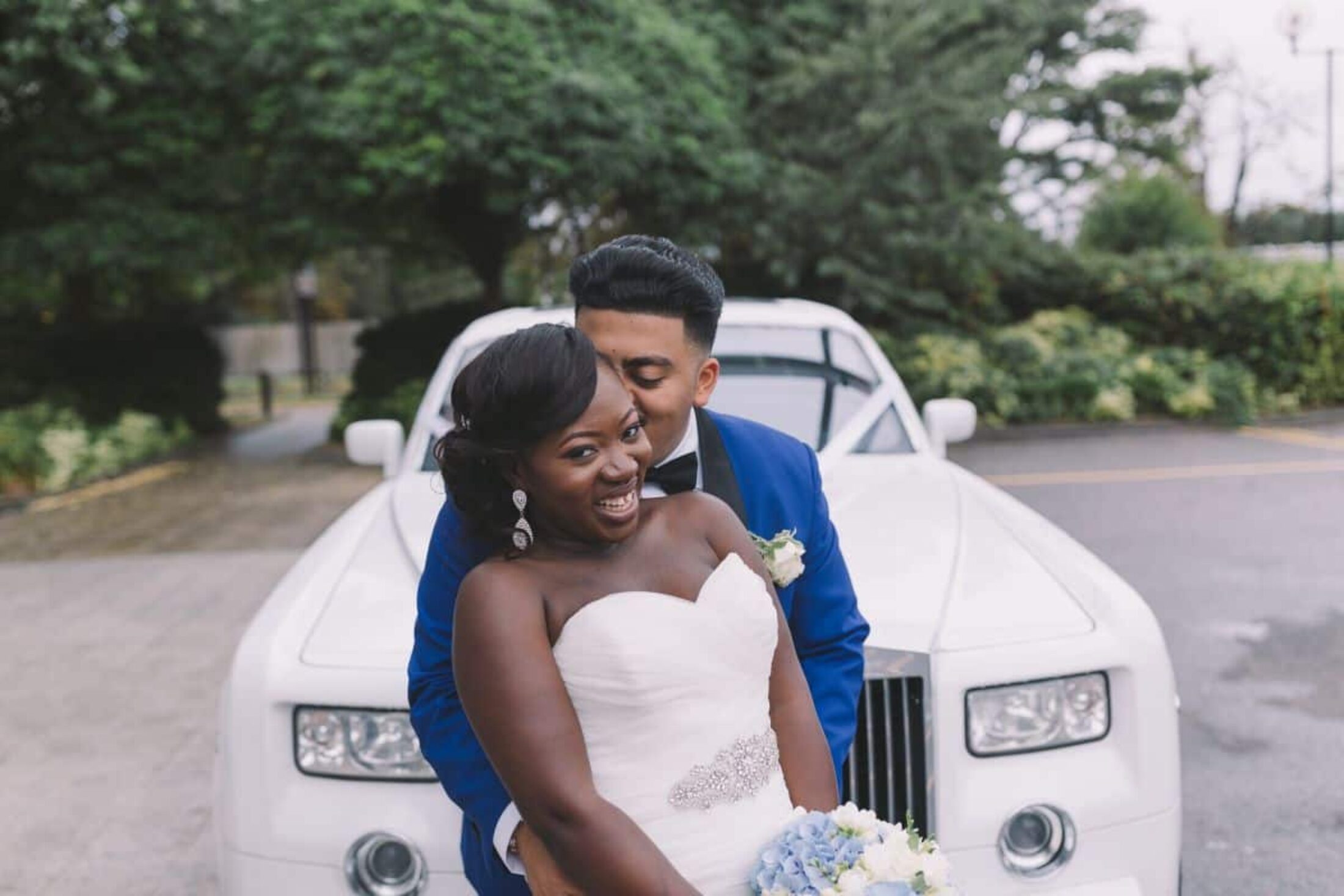 groom behind dress that broke the internet